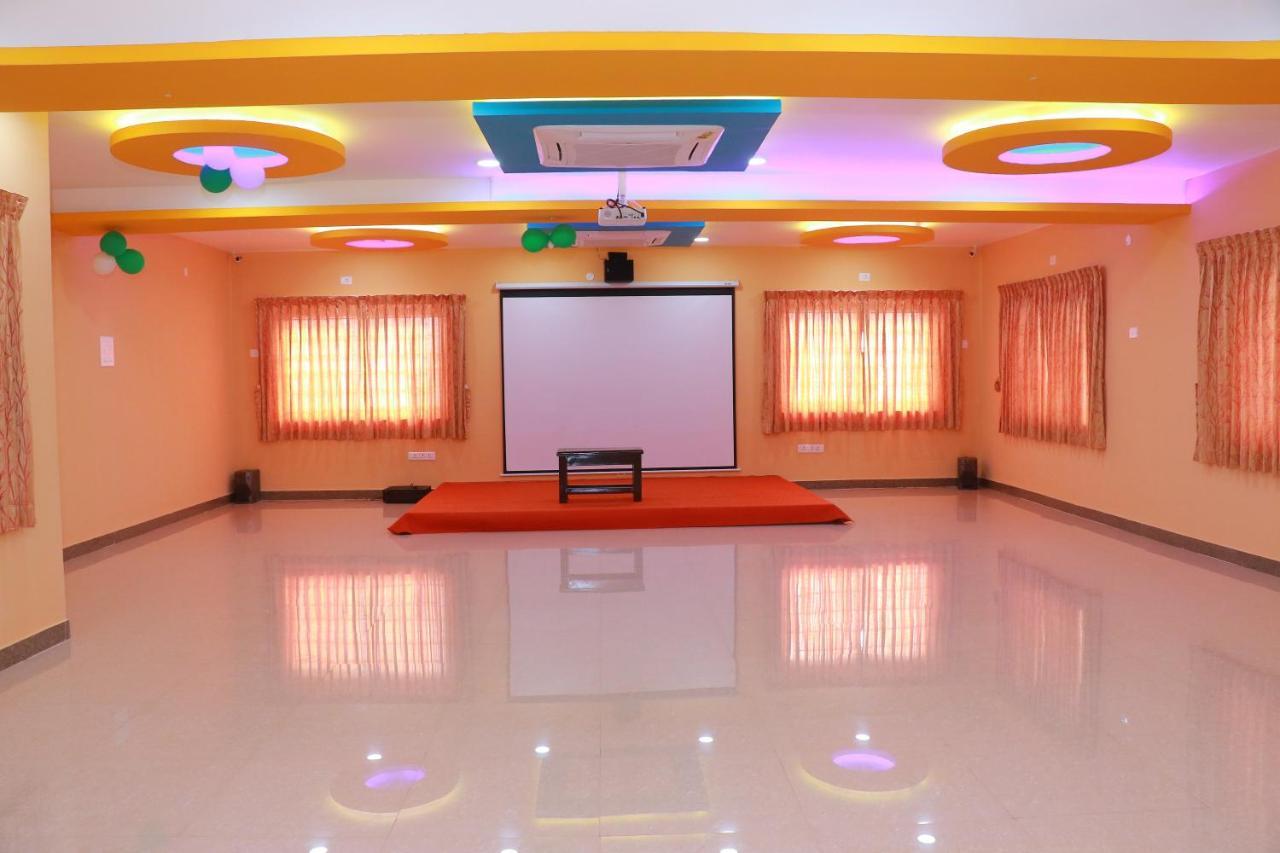 Отель Avm Residency Paramagudi Экстерьер фото